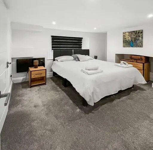 Bright And Spacious 1-Bdr Flat W/ Free Parking