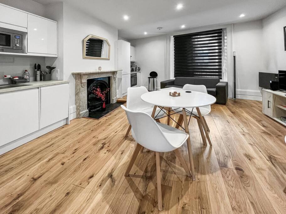 Bright And Spacious 1-bdr Flat W/ Free Parking Appartement